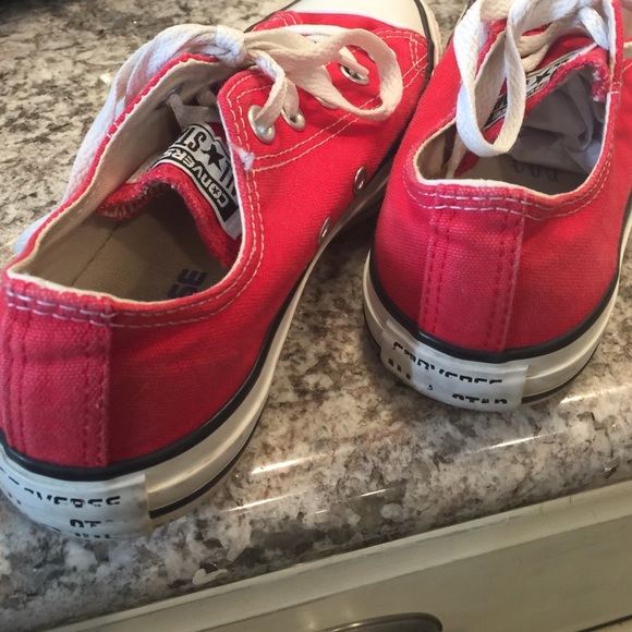 Red Converse ..❤️ - Picture 2 of 4