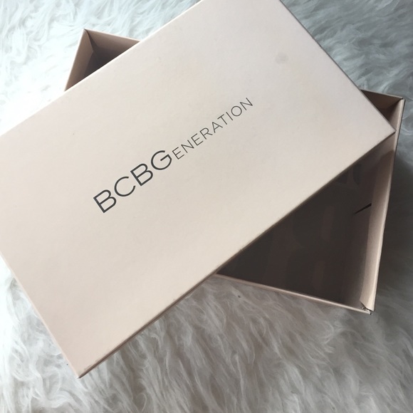 BCBG SHOEBOX - Picture 1 of 3