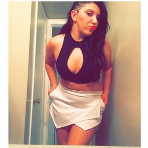 Meet your Posher, Adela