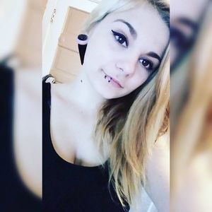 Meet your Posher, Dana