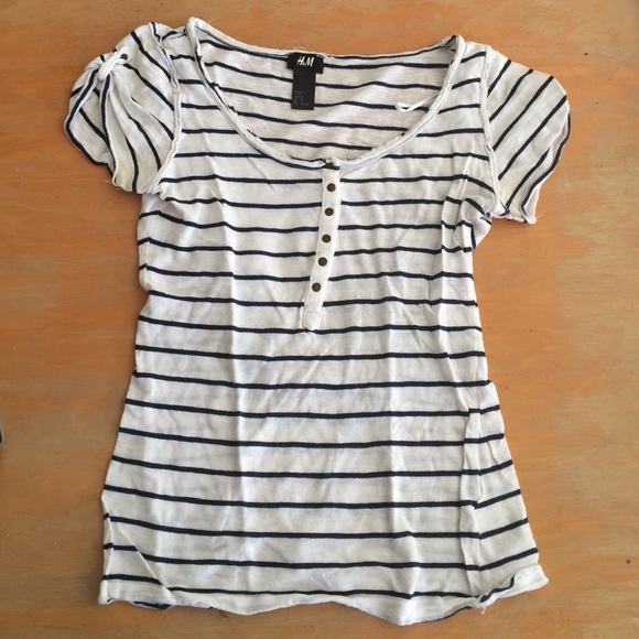 White and blue striped t-shirt