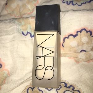 Nars Luminous Foundation Light 1