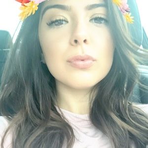 Meet your Posher, Claudia