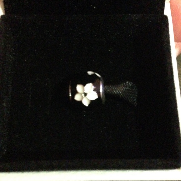 925 Sterling Silver White/Black Flower Charm - Picture 2 of 3