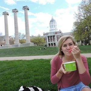 Meet your Posher, Lara