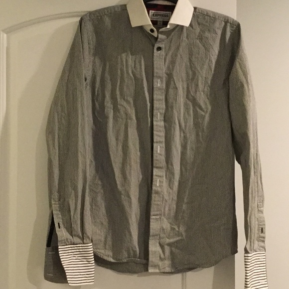 Men's fitted button down