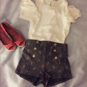 Zara // Vintage style high rise shorts