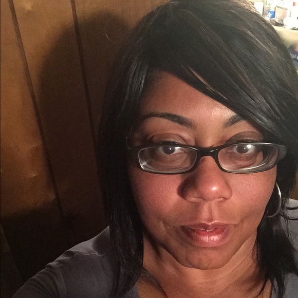 Meet your Posher, Sandra - Picture 1 of 1