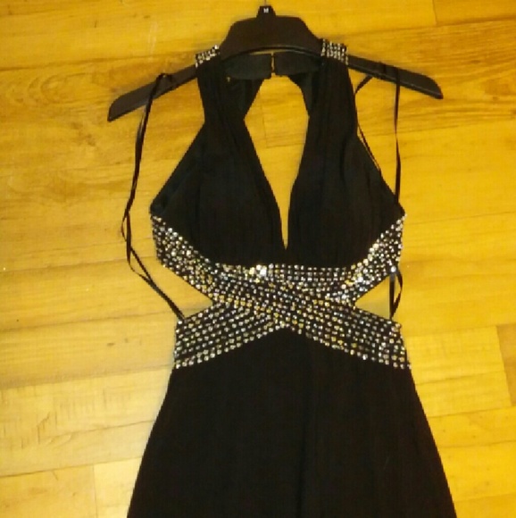 Dresses - Picture 2 of 4