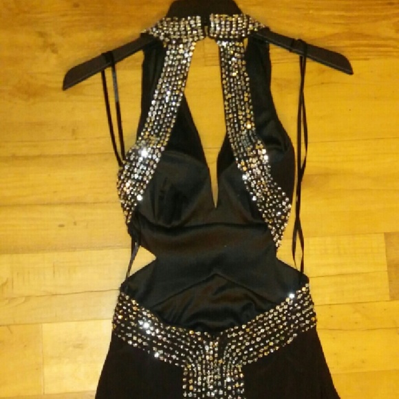 Dresses - Picture 3 of 4