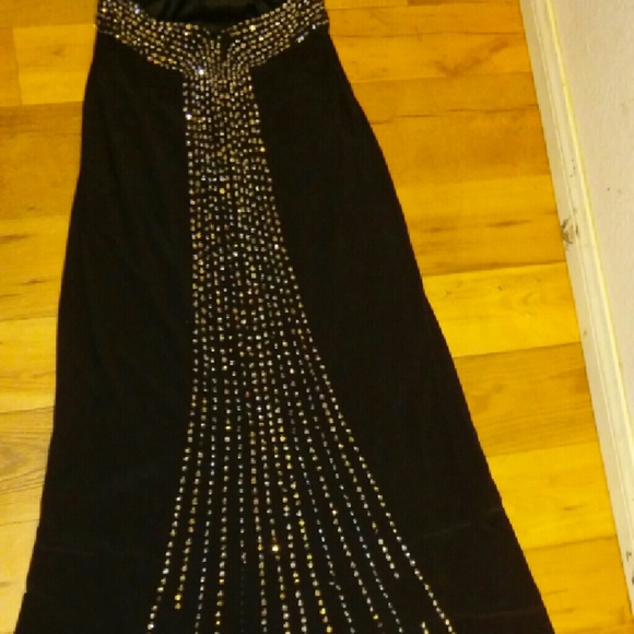 Dresses - Picture 4 of 4