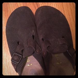 Chocolate brown Birkenstocks!