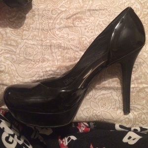 Jessica Simpson pumps