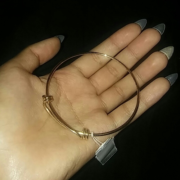 Bracelet - Picture 1 of 3