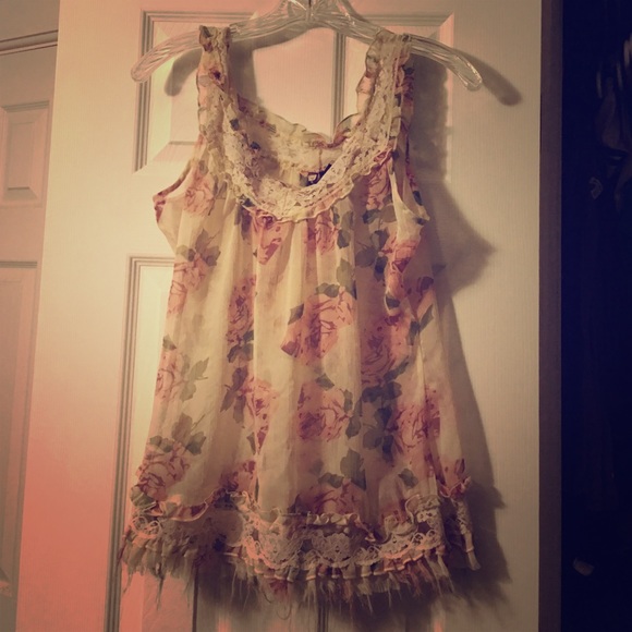 Cute floral springy tank - Picture 1 of 1