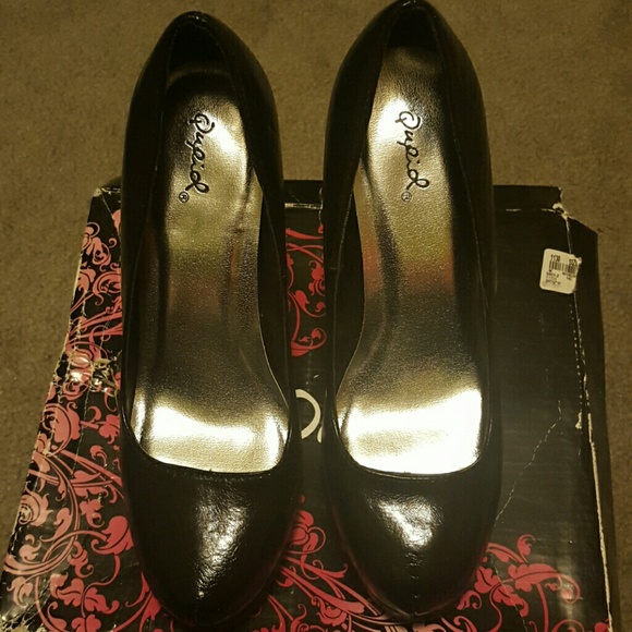 Black Qupid pumps