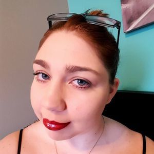 Meet your Posher, Alicia