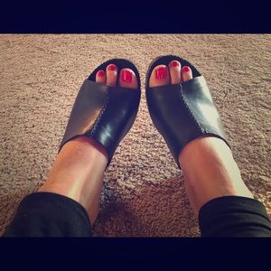 Brand NEW Aerosoles Black Leather Wedges