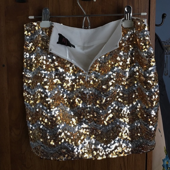 NWOT Sequined skirt - Picture 4 of 4