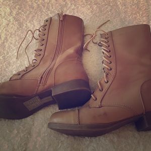 ❤️SOLD❤️Tan forever 21 lace up boots