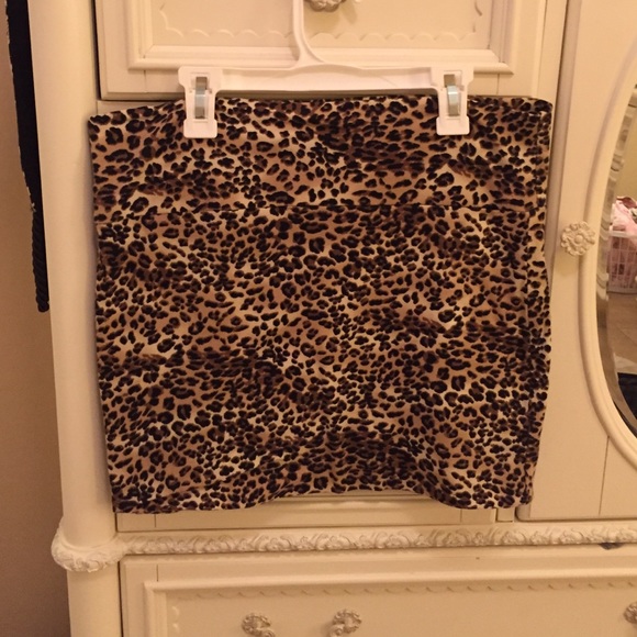 Leopard print bodycon skirt