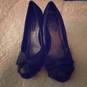 sparkle and bow heels