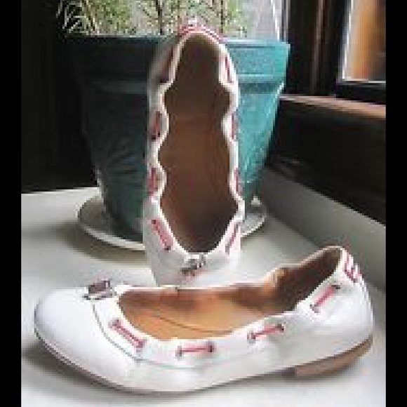 Hunter Shoes - SOLD---HUNTER flats- leather and amazingly cute 