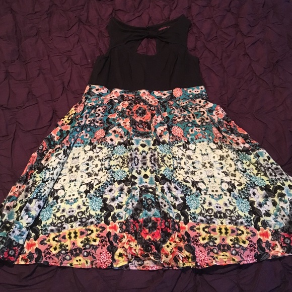 Cute floral flowy a-line dress!
