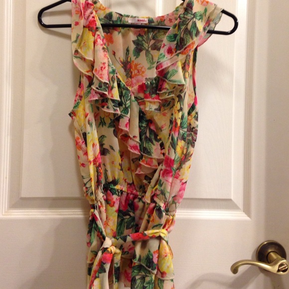 Floral sleeveless blouse