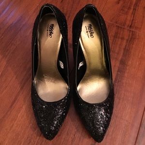 Black glitter pointy pump