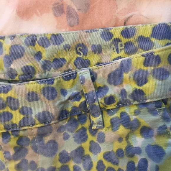 Patterned Gap Khakis - Picture 2 of 4