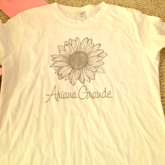 Ariana Grande Listening Session Official Merch💜☁️