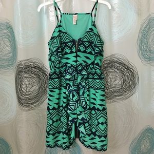 Francesca's Chiffon Ruffle and Zipper Dress 💚💙