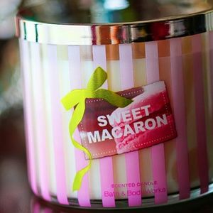 Bath & Body Works SWEET MACARON 14.5 Oz Candle