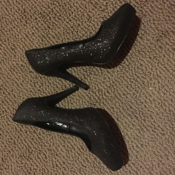 👠BLACK GLITTER HEELS👠