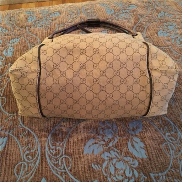 🎉🎉 SOLD!!  Signature GUCCI Hobo Bag! - Picture 4 of 4