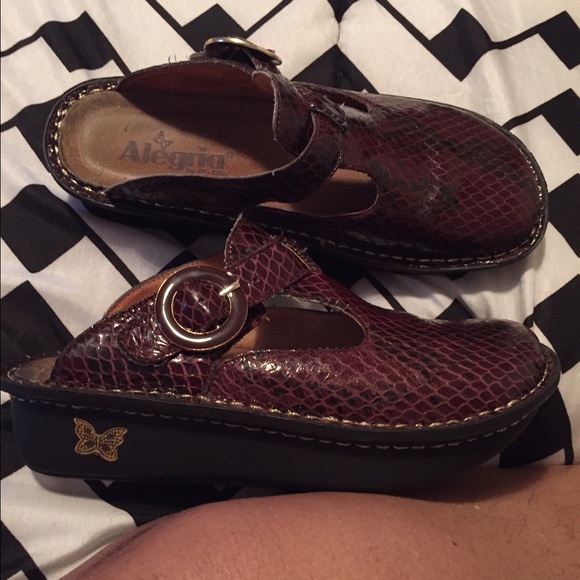Shoes - Picture 2 of 3