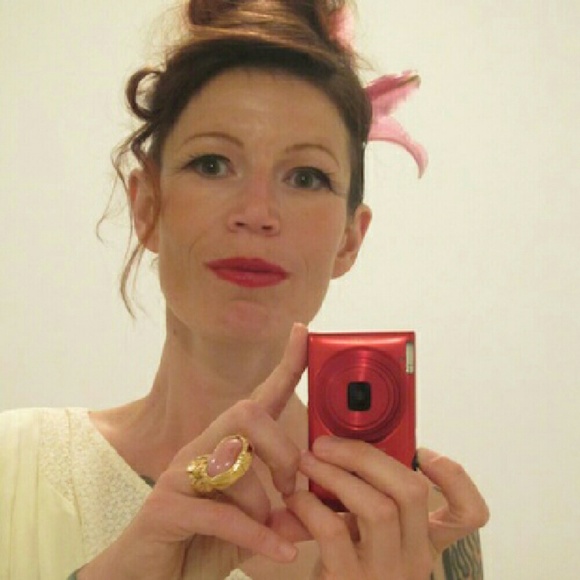 Meet Your Posher, Lisa! - Picture 4 of 4