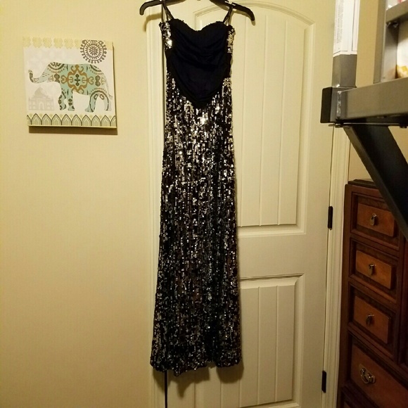 Sequin gown - Picture 2 of 4