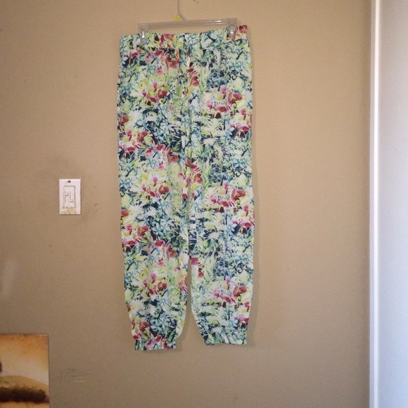 Forever 21 Exclusive Floral Jogger Pants