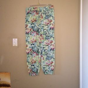Forever 21 Exclusive Floral Jogger Pants