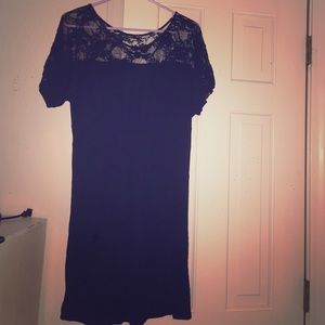 • cotton laced black dress •