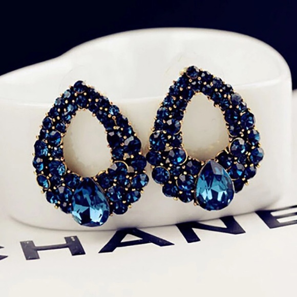 Jewelry - Royal blue earrings
