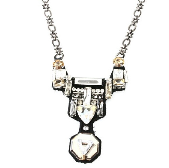 GORGEOUS STATEMENT NECKLACE