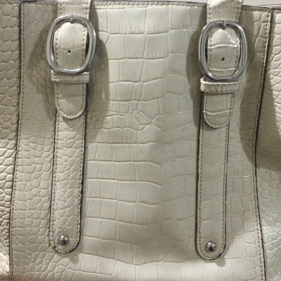 Handbag - Picture 2 of 3