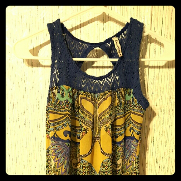 Sleeveless shirt