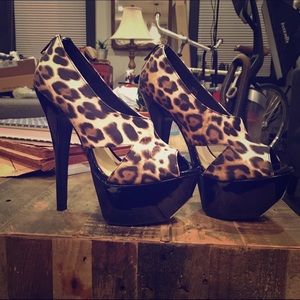 NIB Leopard platform stilettos
