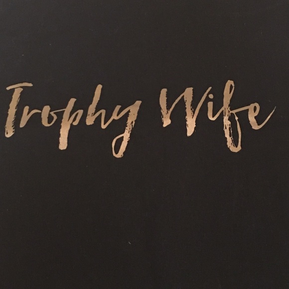 ‼️ CLOSEOUT‼️ 1LEFT  🎉HP x2🎉Trophy Wife Tote#2 - Picture 2 of 4