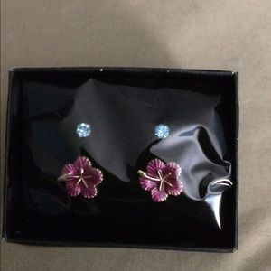 NEW Avon Earrings 🎀2 pair Set 🎀 Brand New🎀