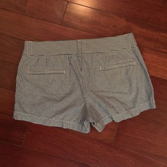❗️SOLD❗️J. Crew shorts. Size: 4. Inseam: 3". - Picture 3 of 3